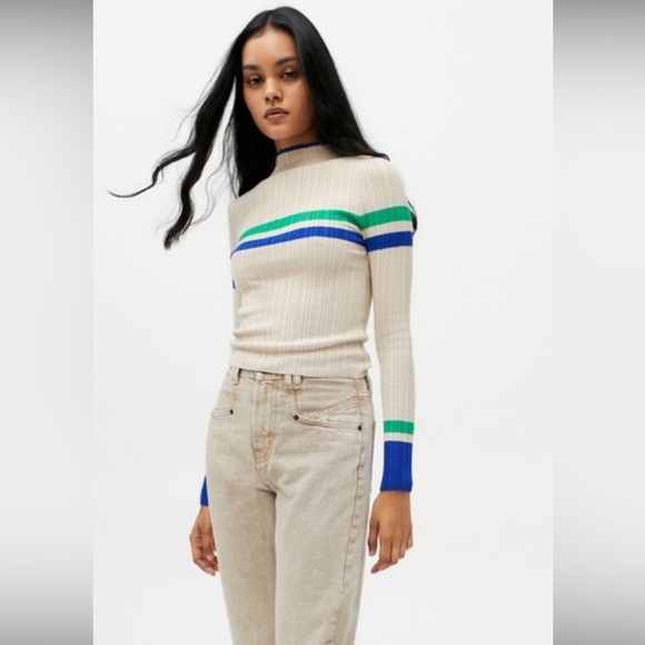 BDG Kiara Open-Back Sweater 💙💚 - Picture 3 of 7